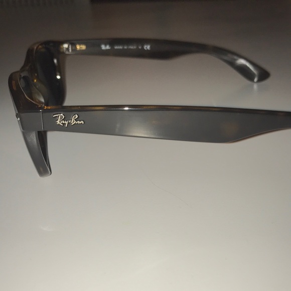 New Wayfarer Ray Ban Sunglasses - Picture 2 of 3